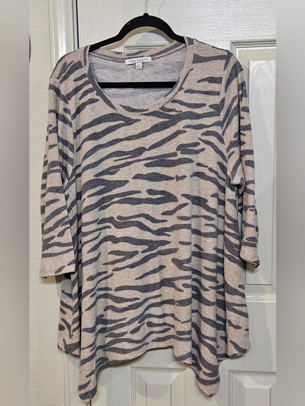 Casual Zebra-Print Scoop Neck Top - Gray/Beige -